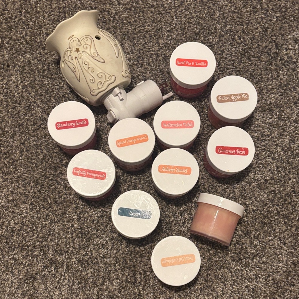 Scentsy Wax Melts Collection with Warmer - Red, Orange, Cream